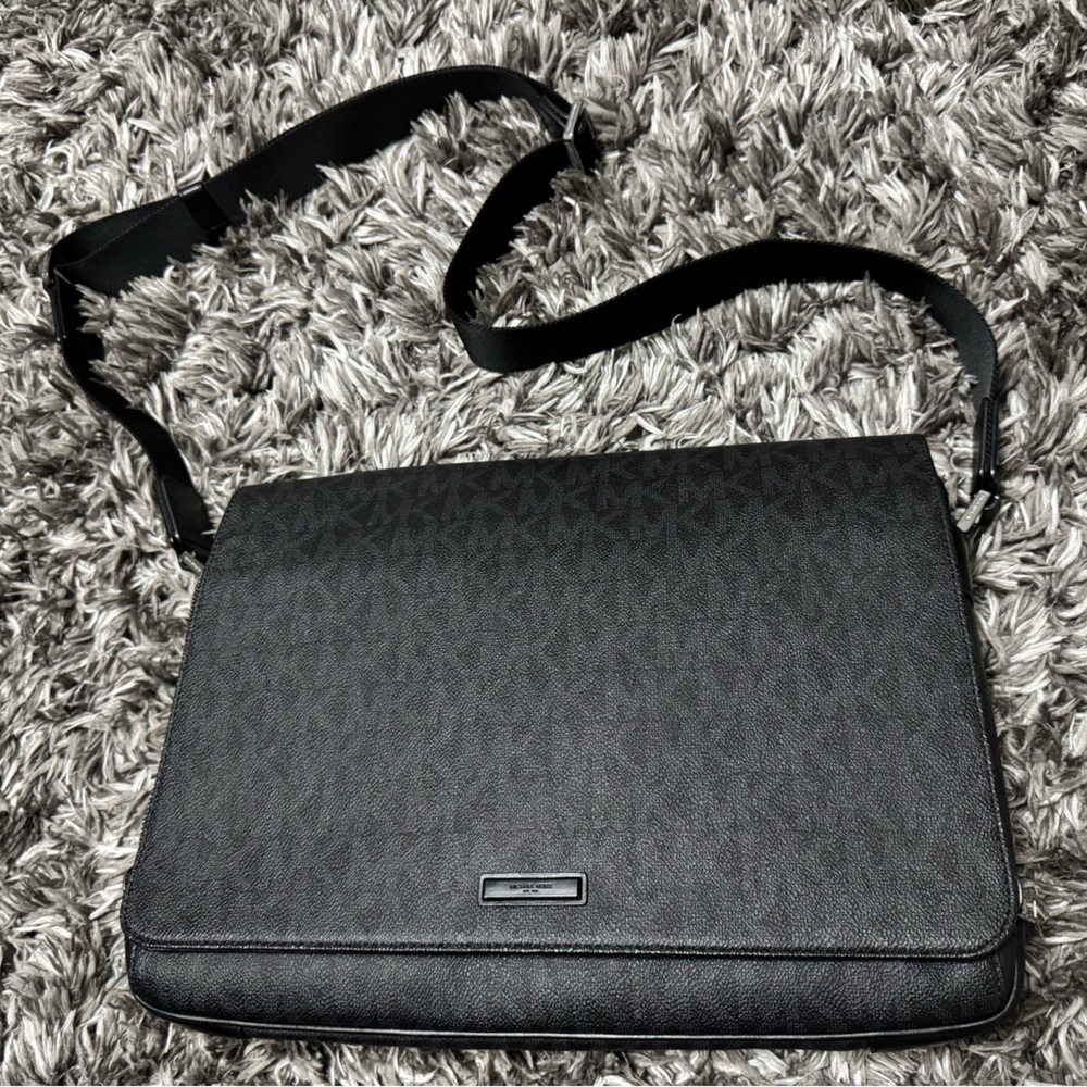 Michael kors Everett laptop/messenger bag